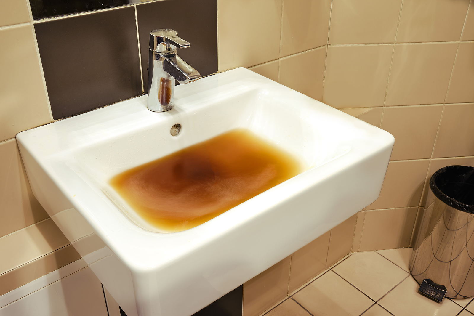 https://www.blockbusters.co.uk/wp-content/uploads/2011/02/bigstock-Clogged-Sink-With-Dirty-Water-404733512.jpg